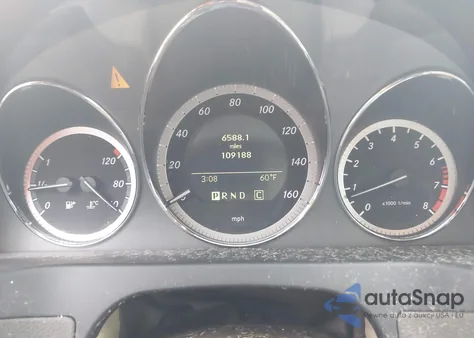 2010 Mercedes-Benz C 300 z USA, uszkodzony, nr VIN WDDGF8BB9AF454536